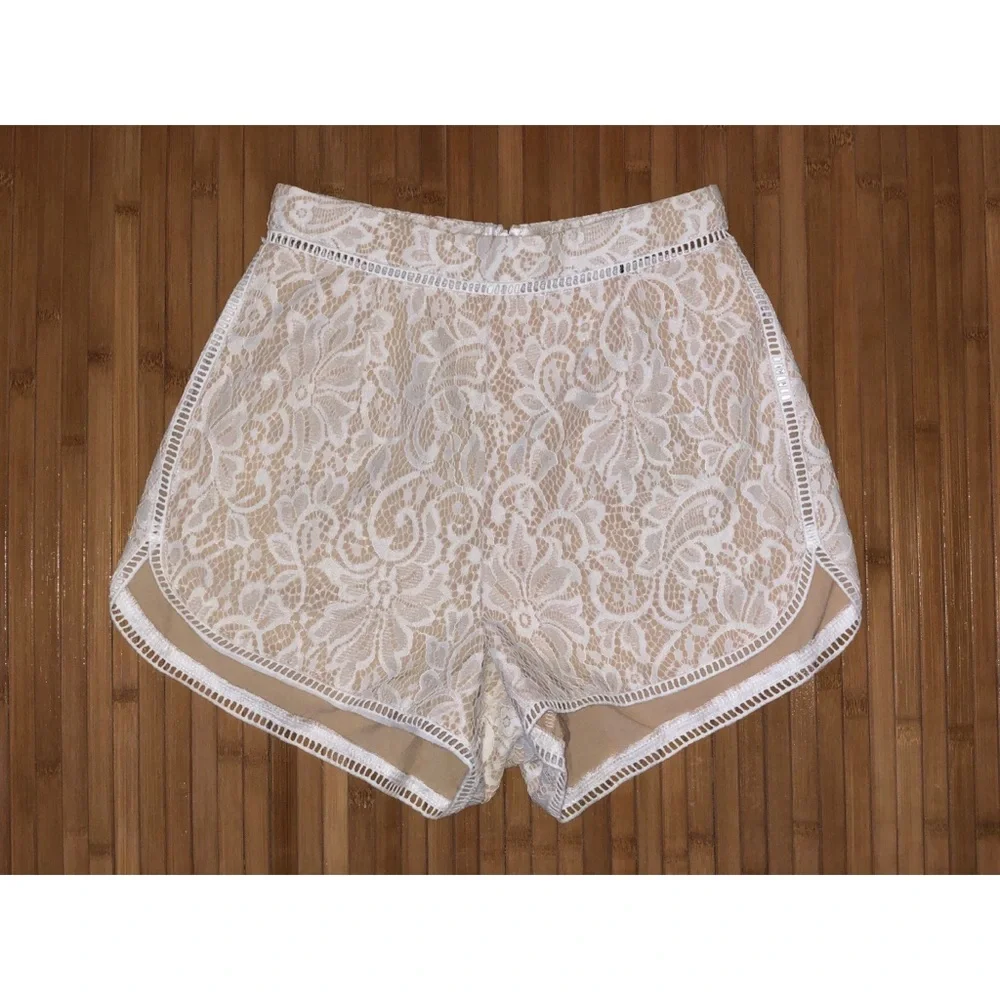Missguided Floral Lace Shorts - Picture 2 of 5